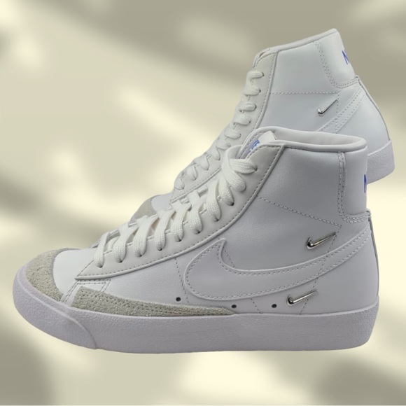 Women’s Nike Blazer Mid '77 SE Sneaker - Picture 3 of 6
